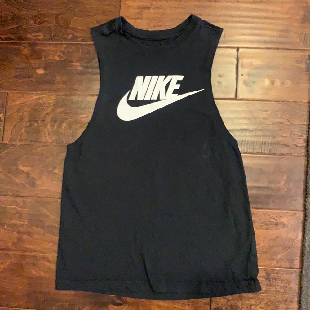 Nike tank top size small